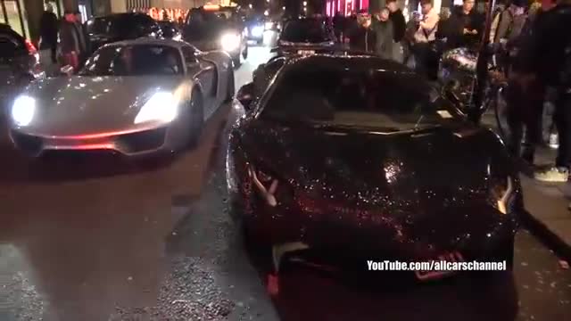 夜晚街边实拍豪华超跑游行令