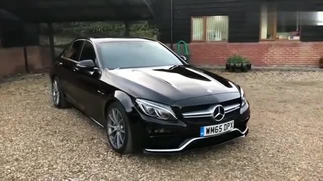 西装暴徒，实拍欣赏黑色奔驰AMGC63