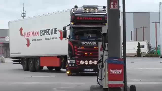 姿态十足的欧洲卡车展示，令人向