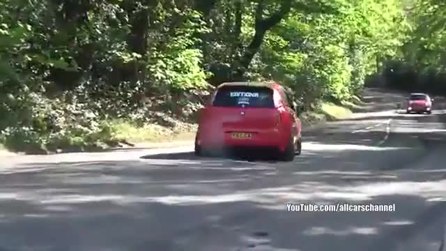 路边街拍运动跑车展示，豪华感不