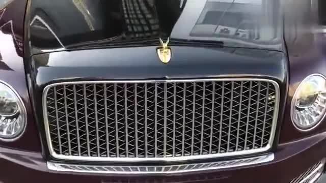 街边偶遇宾利慕尚，看到内饰哥醉