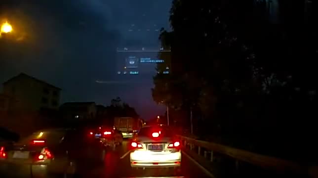 实拍：高速堵车，视频车根本想不到会发生这件事