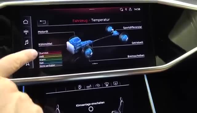 车尾最显眼的就是它那超夸张，超运动化的后保险杆