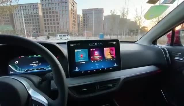 新车抢鲜看：比亚迪唐EV600中控屏，支持垂直旋转，方便流畅