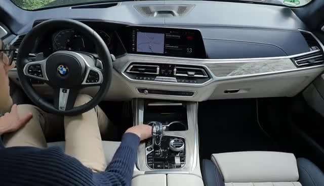 中控屏功能展示，全新宝马X7M50d