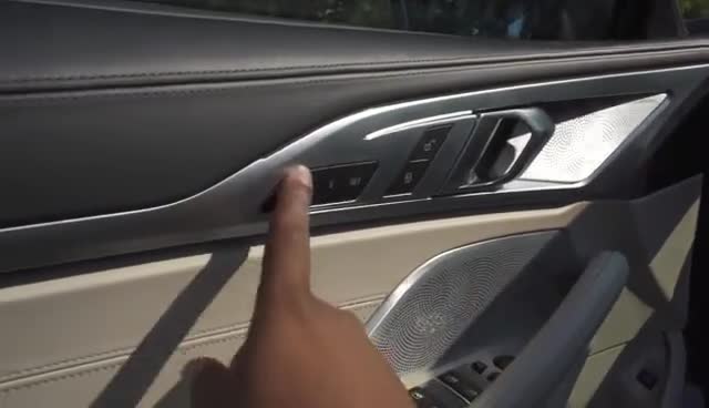 主驾驶门板展示，全新BMWM850iConv