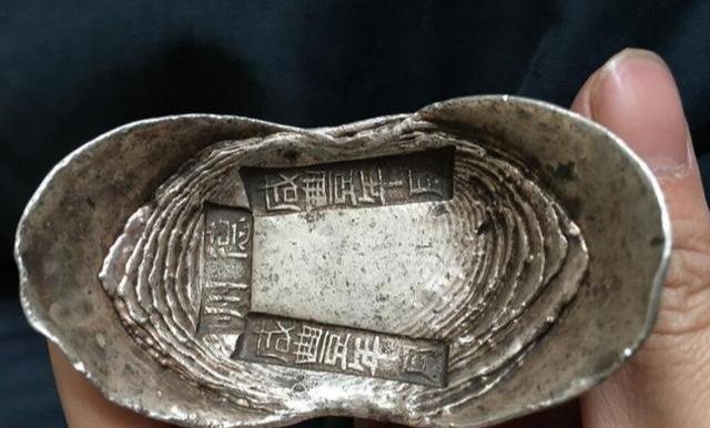 河南登封老人无偿捐宝,专家鉴定20年成赝品,登报表扬警示世人