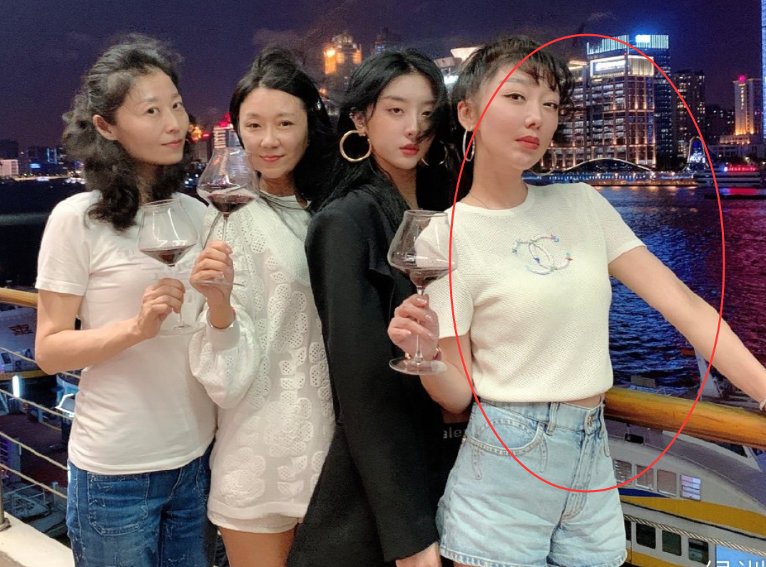 赵小棠晒家人合照,却无意暴露家庭环境,是我没想过的有钱生活