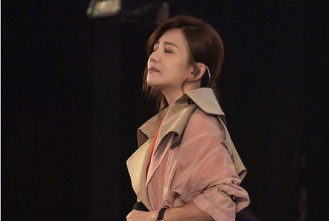 41岁梁静茹承认离婚:你足够美好,离婚就不是结束