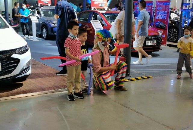 泰安市秋季国际车展，最吸引孩子的还是他！