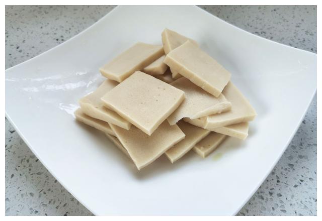 千叶豆腐别直接放食用油炒,多加这一步,q弹嫩滑更美味