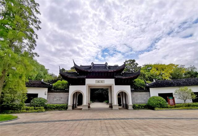 啬园是个生态园林,里面主要景点有张謇墓,张公子墓,憩厅,张氏飨堂