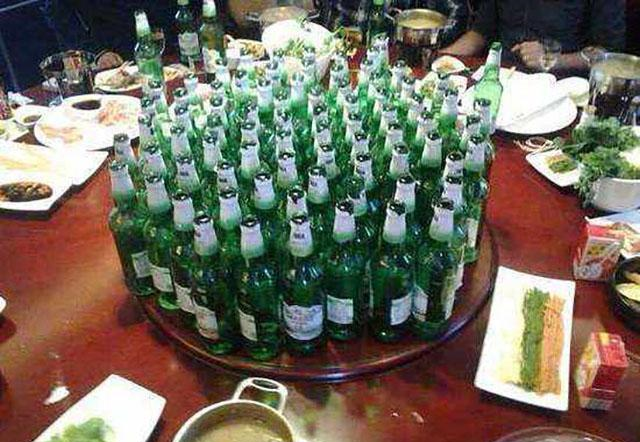 往死里喝,是最丑陋的中国酒桌文化
