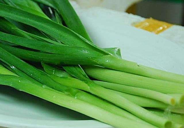 回锅肉炒蒜苗的蒜苗是什么样子的 21ab-iwtqvyk0743219.jpg