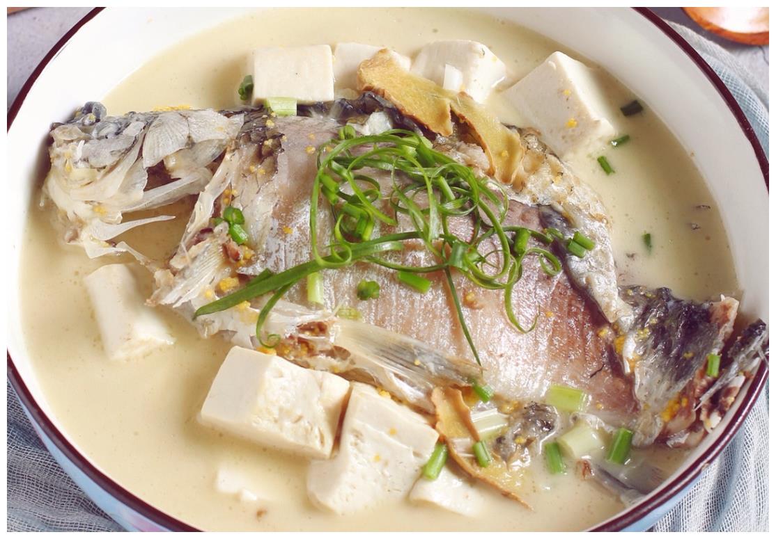 做鲫鱼豆腐汤,它才是汤色奶白的关键,学会这样做,汤白肉鲜