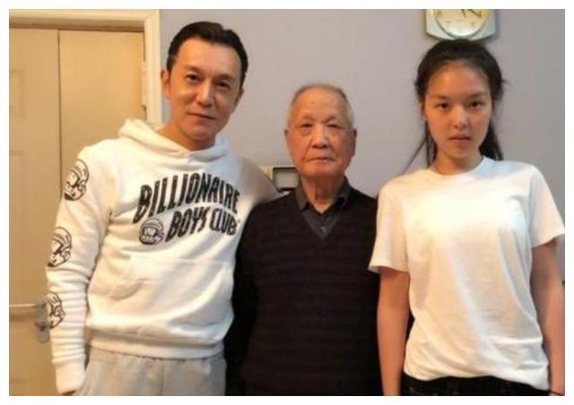 李咏临终前哭着说别把遗体葬在中国妻子哈文首次说出真实原因