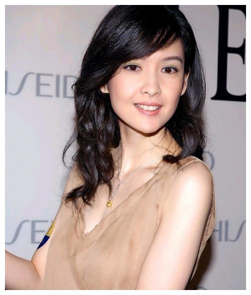 周慧敏年轻时照片曝光,美得倾国倾城,实力碾压如今一线女星!