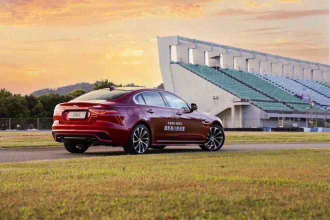 豪华车市场也卷起来这几款中型车谁更超值