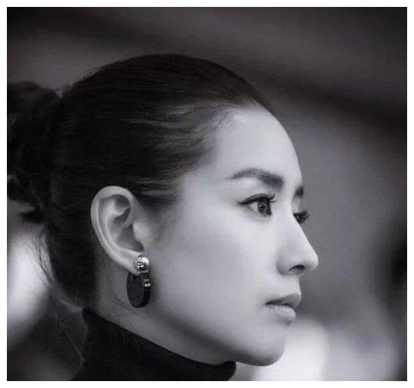 董洁开启霸屏模式，搭档韩栋挑战民国剧，扮相再现当年冷清秋