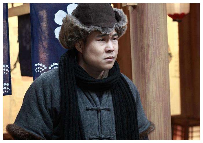 曾执导过《谁是真英雄》,《民国往事》,《七九河开》等多部影视佳作