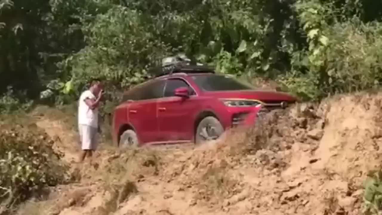 实拍：这才是比亚迪唐该有的样子！就这么直接开了上去，不服不行