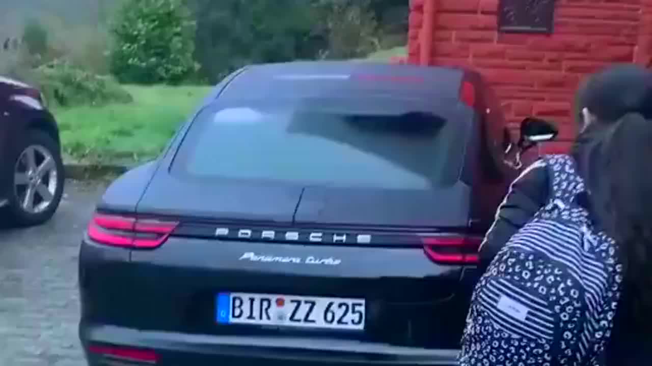 顶配版保时捷帕拉梅拉