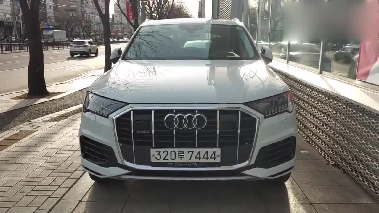 2020款奥迪Q7实车展示，看到外观和内饰，买不买GLE自己拿主意