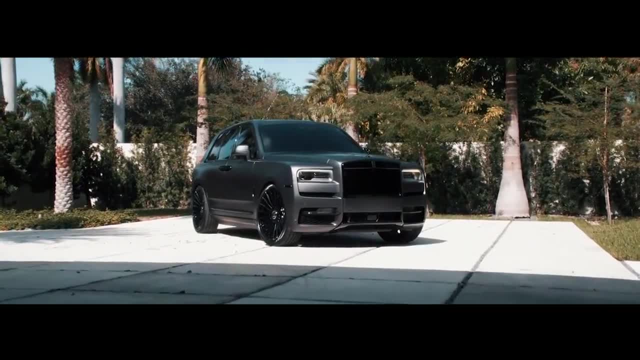 劳斯莱斯也要玩改装，哑光黑化后的库里南气场真的很强大