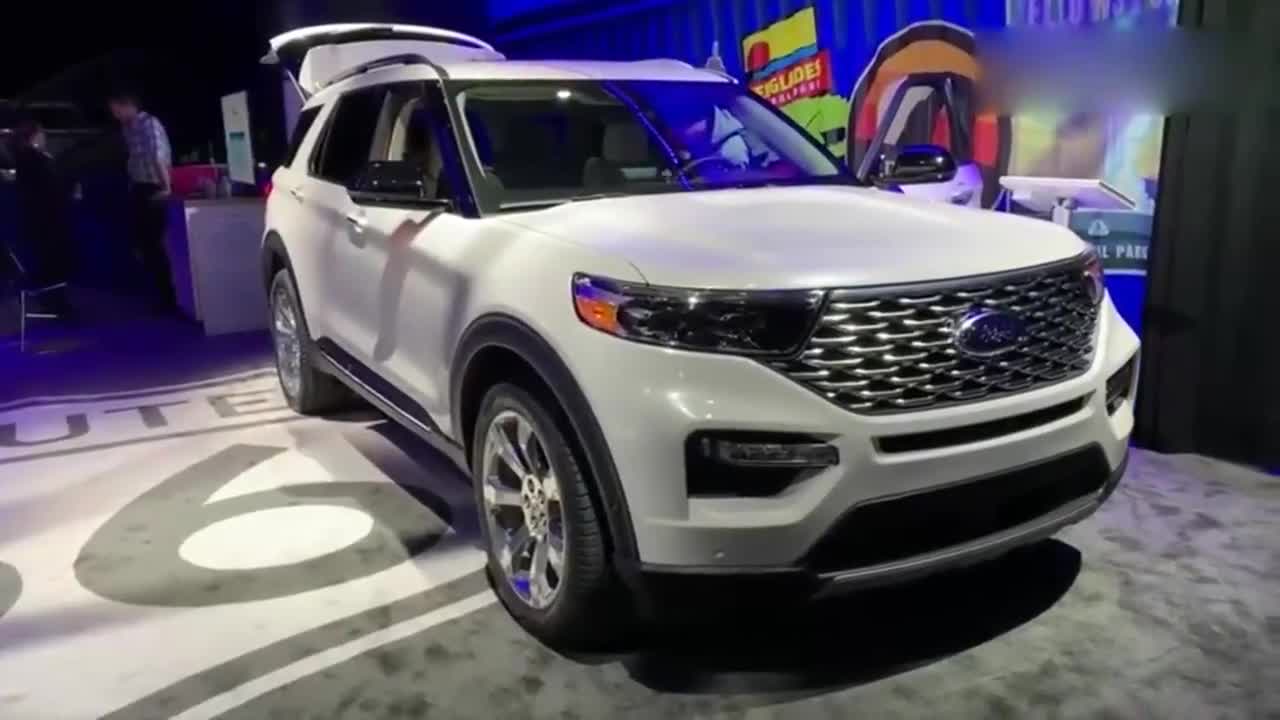 2020款福特探险者实车展示，打开车门看到内饰，才知道什么叫豪华