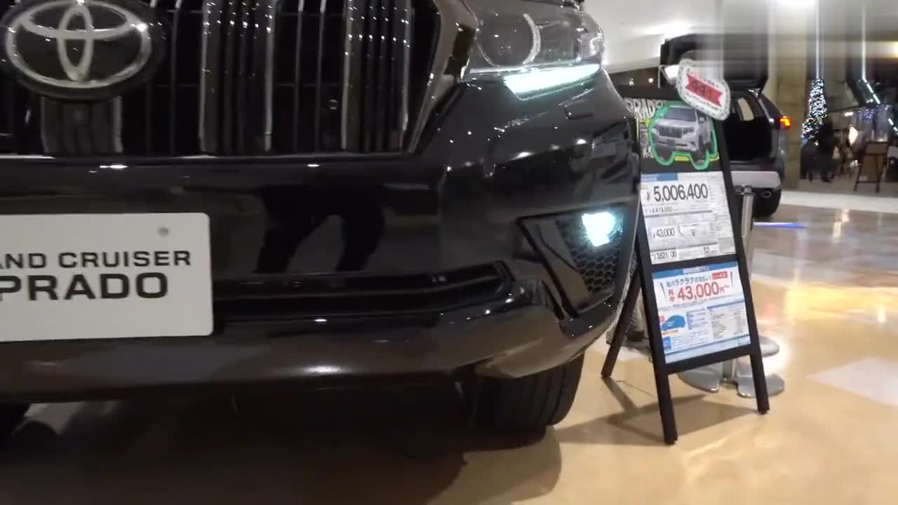 高清实拍2021款丰田普拉多，场面太霸气了，好像买一辆