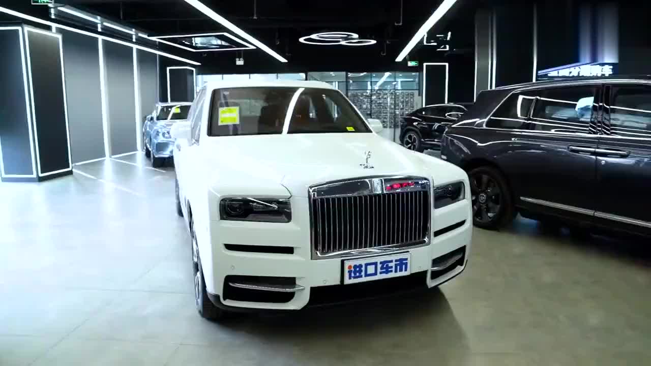2021不再低调！实拍解析劳斯莱斯库里南，牛年开“牛”车