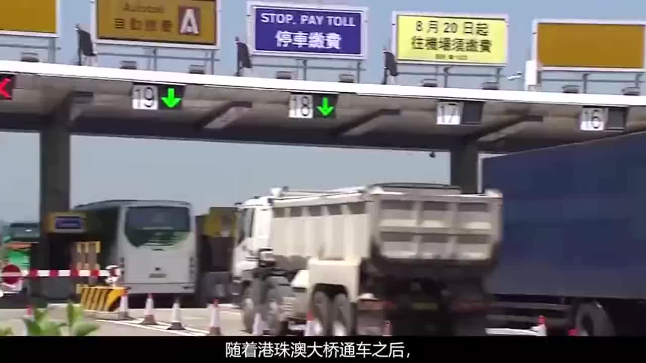 双拼色的宾利飞驰，前后挂了6块车牌，车主还是某千金大小姐！