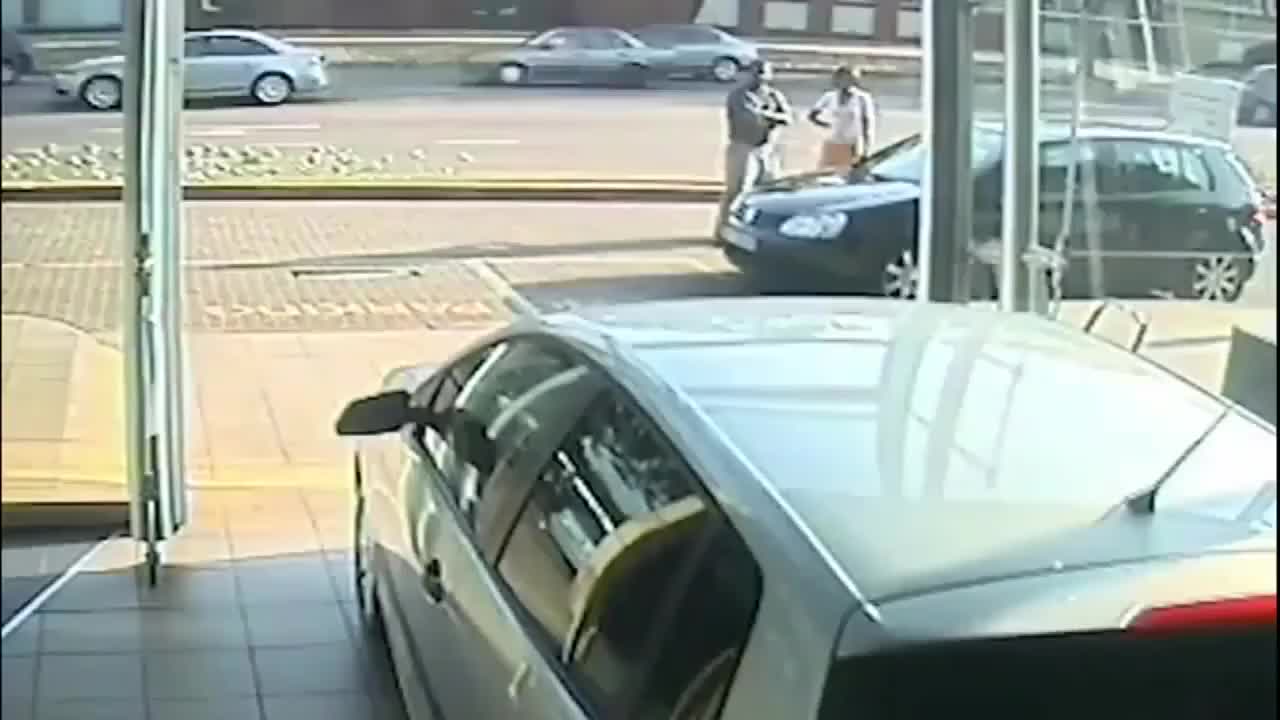 提了辆新车，刚刚开出4S店，就在网上火了！