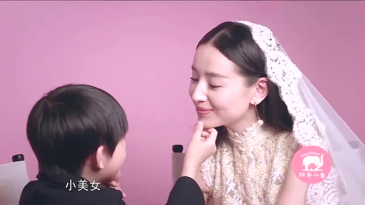 董洁带顶顶拍婚纱照,妈妈感动落泪,希望女儿找到合适的人!