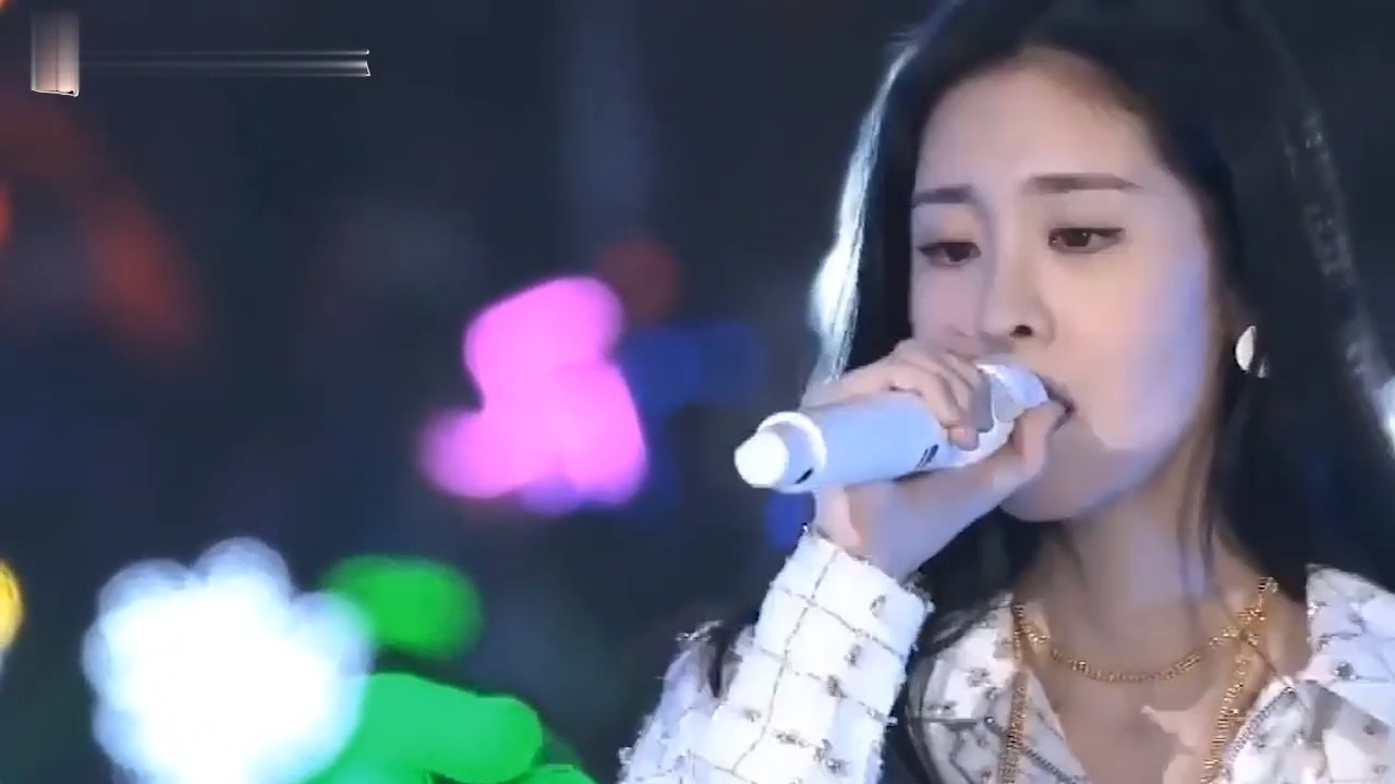 张碧晨深情献唱《无羁》,当镜头指向肖战王一博,全场瞬间沸腾!
