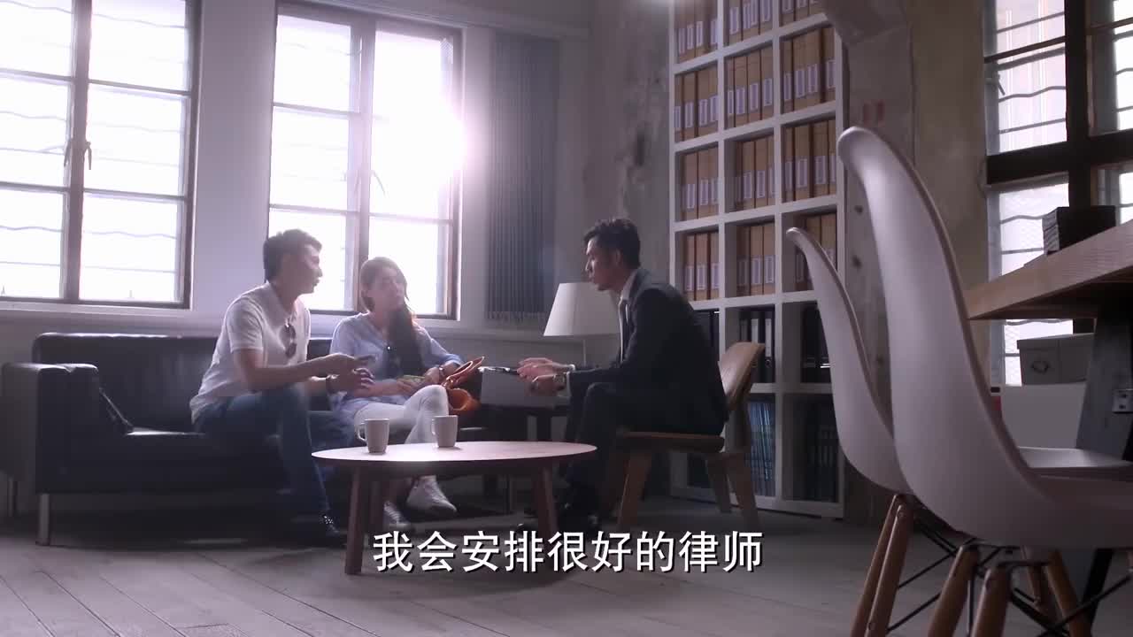 何以笙箫默以琛本把案子交给陆律师看到默笙电话亲自负责