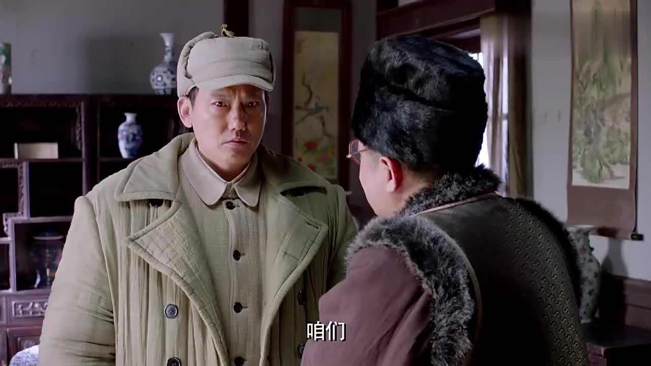 林海雪原郑三炮要劫法场正跟许夫人商量对策就有人送来枪
