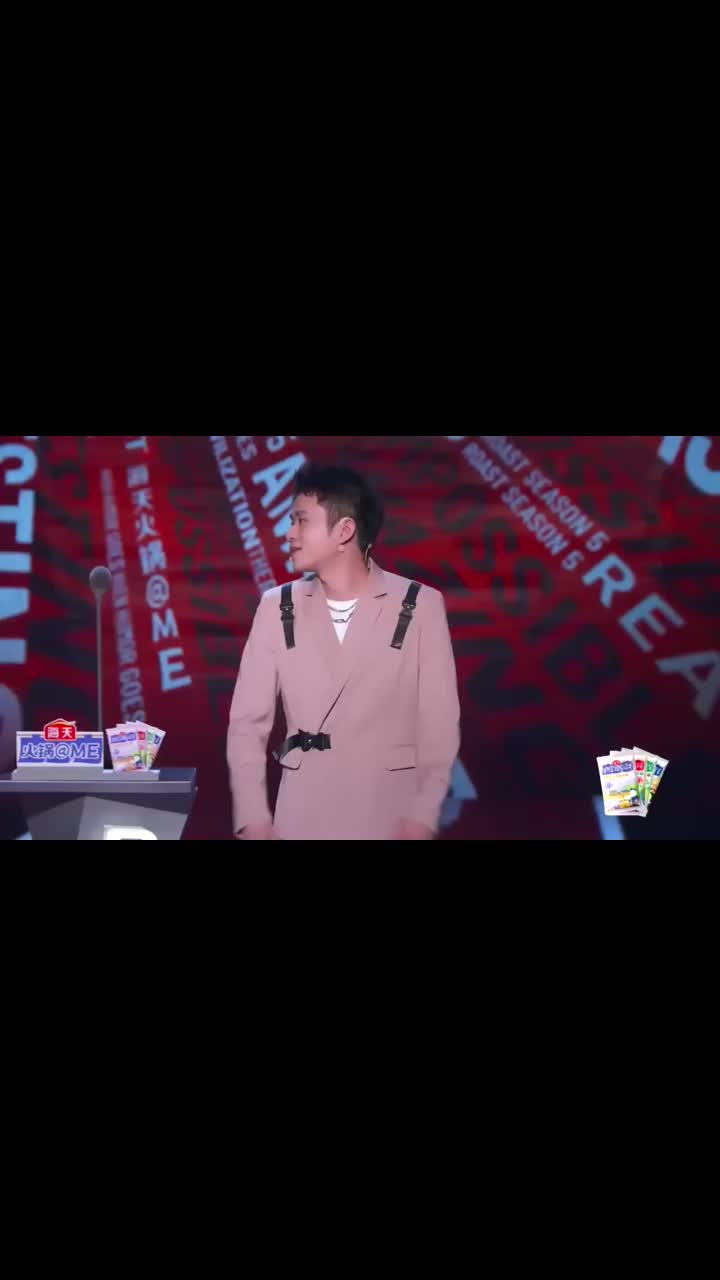 王勉大张伟双人吐槽现场时装周表演秀1