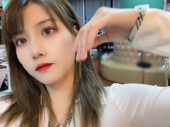 可爱美女歌手gnz48-朱怡欣迷人自拍美照