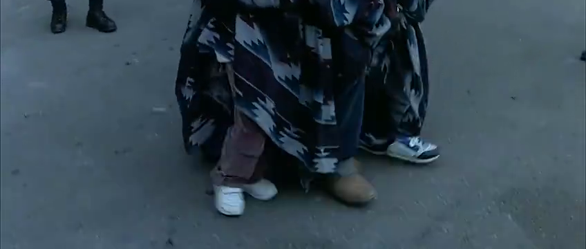 为您推荐: 匪徒手中有人质,女警官乔装成护士接近他,抓住机会一枪将