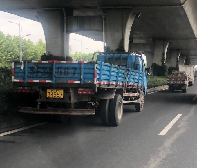 南通通宁大道实拍车牌靓号