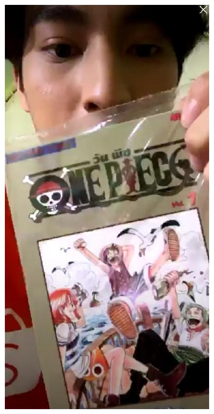 动漫看点>正文> 缪苏帕在糕卡娜生日演唱会送了他黑豹手办,据说超级不