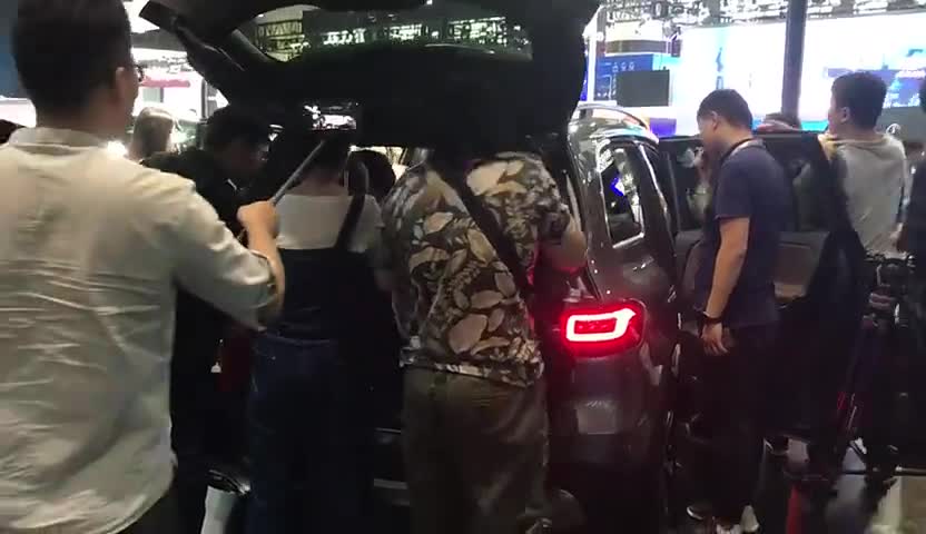 车展抢鲜看：奔驰GLB内饰设计，七座车型最新风格