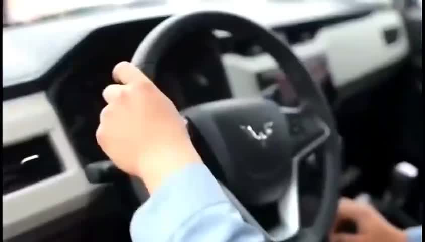 更新更强更大全新宏光Plus五菱宏