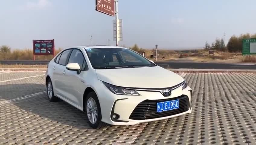 抢鲜看：全新一代丰田卡罗拉1.8L双擎外观变化，车标蓝边设计