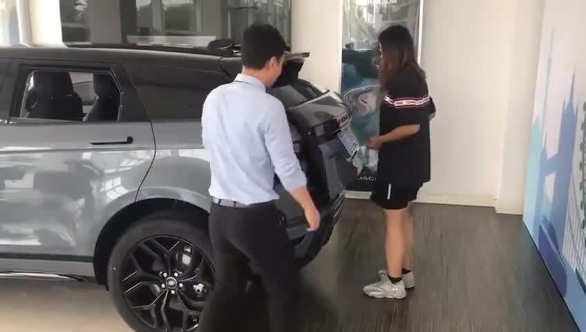 全新一代路虎揽胜极光完美交车