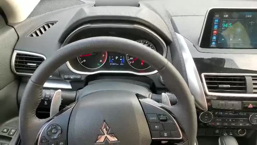 实拍：三菱奕歌人机交互系统，传统设计，反应速度良好