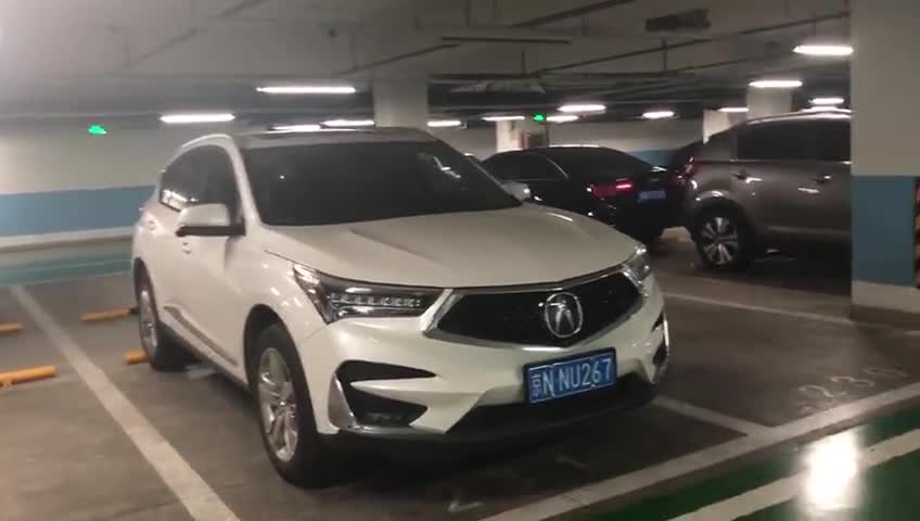 实拍：讴歌RDX外观设计，logo非常大，炭黑色点阵格栅