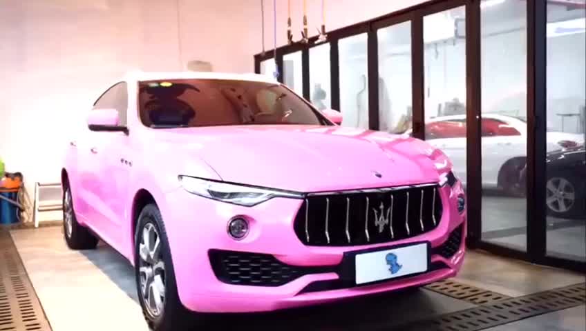 贴隐形车衣粉色玛莎拉蒂，少女