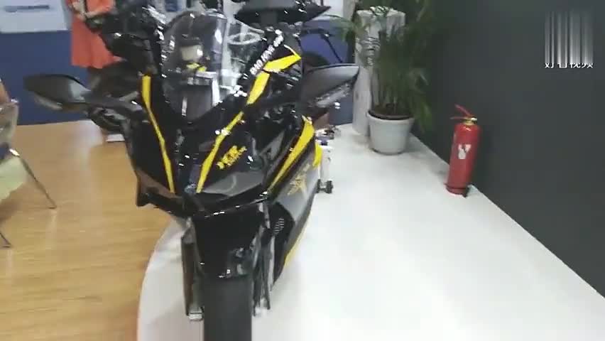国产摩托车的标杆,刀锋Y2摩博会车展,高清实拍!